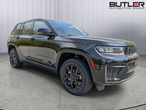 New 2026 Jeep Grand Cherokee Altitude RWD image 8