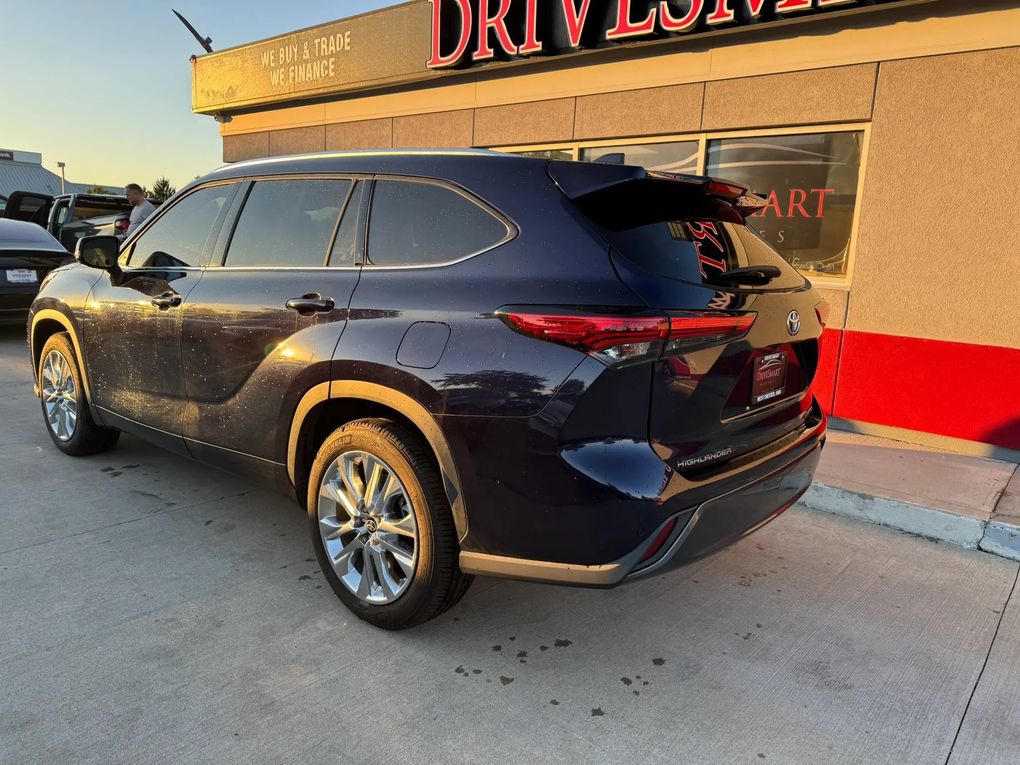 Used 2021 Toyota Highlander Limited FWD image 6