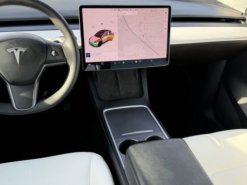 Used 2021 Tesla Model Y Long Range image 16