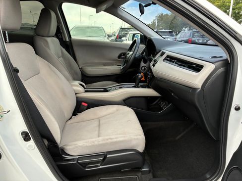 Used 2018 Honda HR-V LX image 29