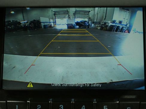 Used 2016 Chevrolet Equinox LTZ w/ Enhanced Convenience Package FWD image 18