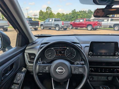Used 2024 Nissan Rogue S AWD/4WD image 31