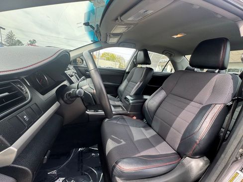 Used 2017 Toyota Camry SE FWD image 19