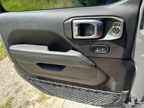 Used 2023 Jeep Wrangler Unlimited Sahara w/ Cold Weather Group AWD/4WD image 41