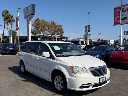 Used 2012 Chrysler Town & Country Touring w/ Entertainment Group #1 FWD image 3