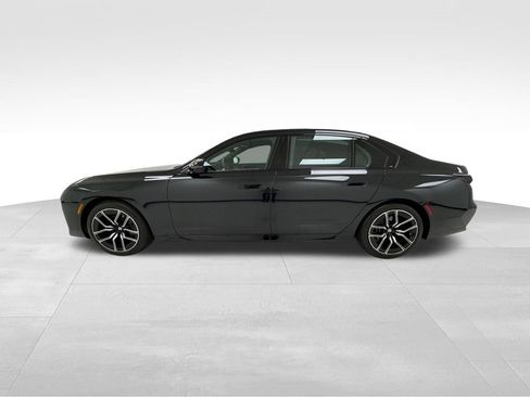 Used 2025 BMW 740i xDrive image 4