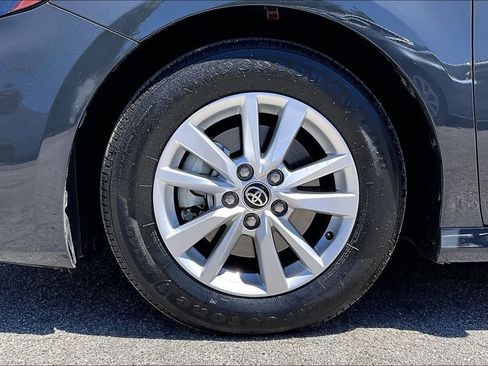 Used 2025 Toyota Camry LE FWD image 33
