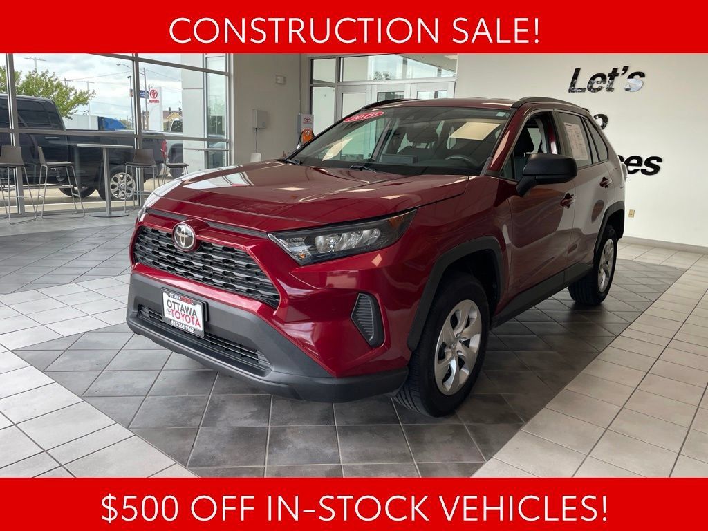 Used 2019 Toyota RAV4 LE AWD/4WD image 2