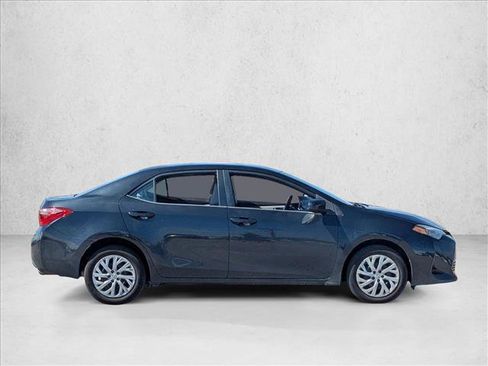 Used 2018 Toyota Corolla LE image 4