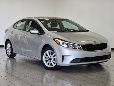 Used 2017 Kia Forte LX w/ LX Popular Package FWD image 2