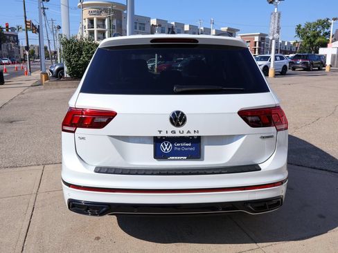 Used 2024 Volkswagen Tiguan SE R-Line AWD/4WD image 4