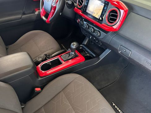 Used 2019 Toyota Tacoma TRD Sport AWD/4WD image 32