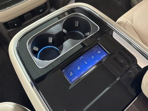 Certified 2023 Lincoln Navigator Reserve AWD/4WD image 18