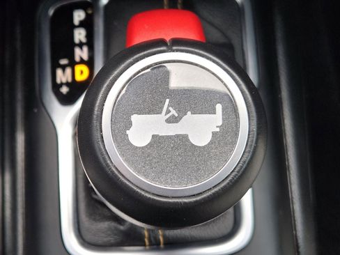 Used 2022 Jeep Wrangler Unlimited Sahara AWD/4WD image 28