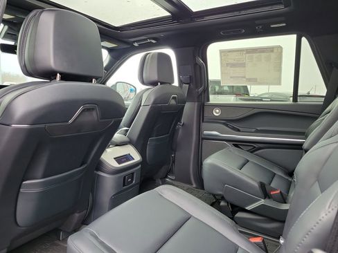 New 2026 Lincoln Navigator Reserve w/ Jet Appearance Package AWD/4WD image 16