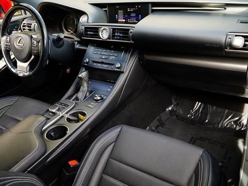 Used 2017 Lexus RC 200t RWD image 11