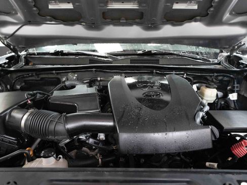 Used 2017 Toyota Tacoma TRD Sport image 30