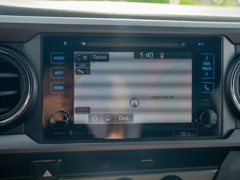 Used 2018 Toyota Tacoma TRD Off-Road AWD/4WD image 15