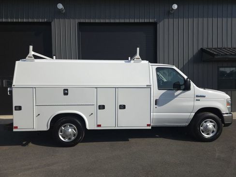 Used 2016 Ford E-350 and Econoline 350 Super Duty w/ Power Windows & Locks Group image 5