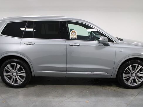 Used 2025 Cadillac XT6 Premium Luxury image 11