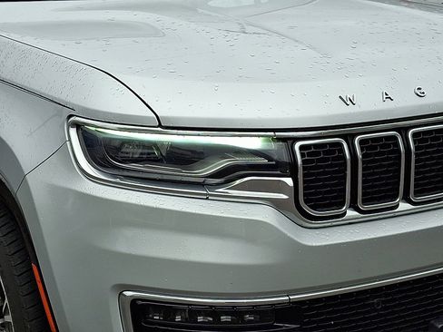 Used 2023 Jeep Wagoneer L Series II image 9