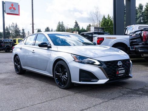 Used 2023 Nissan Altima 2.5 SR FWD image 1