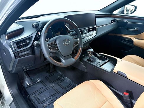 New 2025 Lexus ES 350 Ultra Luxury image 5