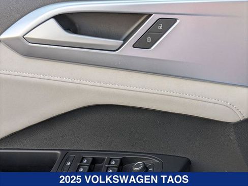 Used 2025 Volkswagen Taos SE FWD image 11