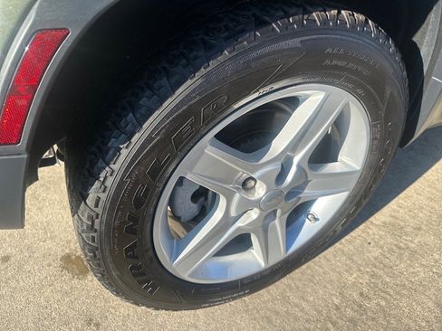 Used 2020 Land Rover Defender 110 SE image 13