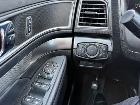 Used 2018 Ford Explorer XLT w/ Class II Trailer Tow Package AWD/4WD image 19