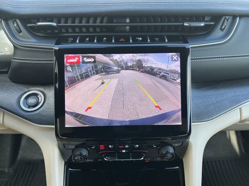 Used 2024 Jeep Grand Cherokee L Limited w/ Luxury Tech Group II image 24