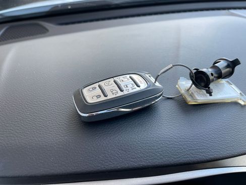 Used 2024 Chrysler Pacifica Touring-L image 22