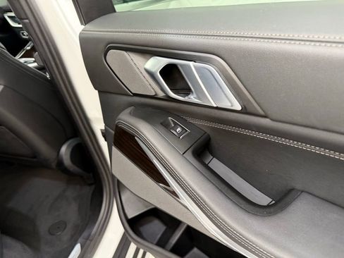 Used 2024 BMW X5 xDrive40i w/ Premium Package image 28