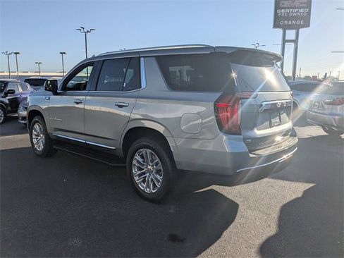 Used 2023 GMC Yukon SLT w/ SLT Premium Package image 5