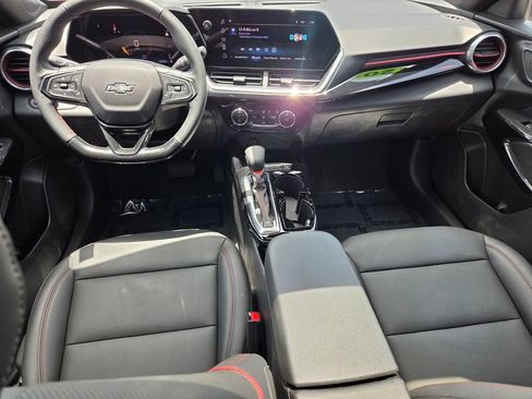 Used 2024 Chevrolet Trax RS w/ Sunroof Package FWD image 9