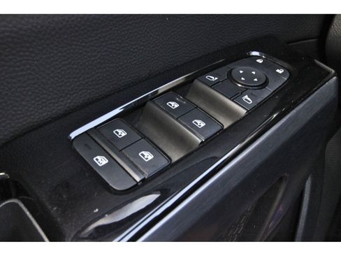 Used 2025 Nissan Pathfinder SL FWD image 23