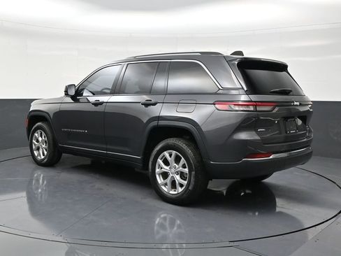 Used 2023 Jeep Grand Cherokee Limited image 3