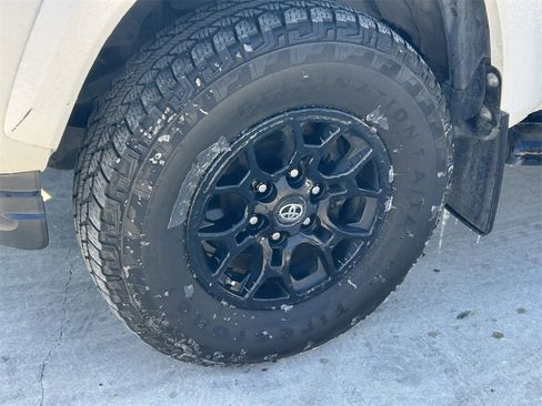 Used 2020 Toyota Tacoma SR5 image 9