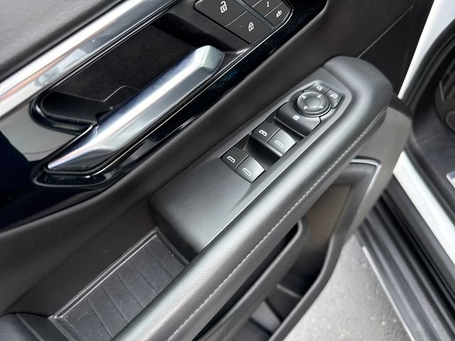 Certified 2025 Chevrolet Suburban LT AWD/4WD image 14