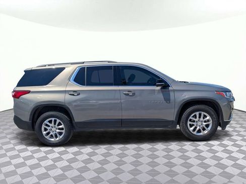 Used 2019 Chevrolet Traverse LT FWD image 2