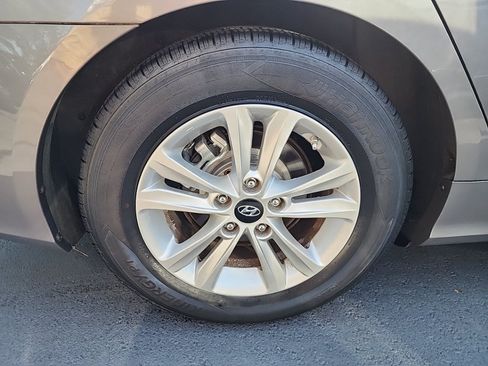 Used 2011 Hyundai Sonata GLS w/ Popular Equipment Pkg 2 FWD image 11