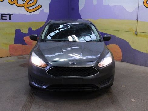 Used 2018 Ford Focus SE image 3