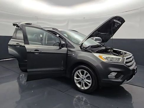 Used 2017 Ford Escape SE w/ SE Leather Comfort Package AWD/4WD image 38