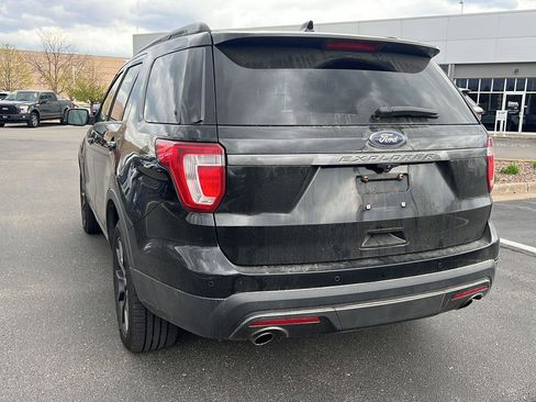 Used 2017 Ford Explorer XLT w/ Equipment Group 202A AWD/4WD image 9