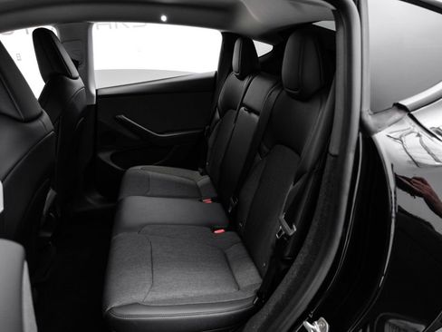 Used 2026 Tesla Model Y 2WD image 37
