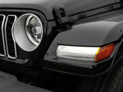 Used 2024 Jeep Wrangler Sahara AWD/4WD image 16