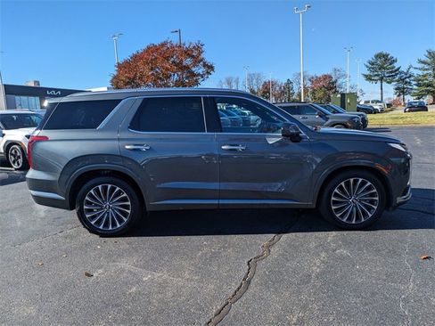 Used 2024 Hyundai Palisade Calligraphy image 3