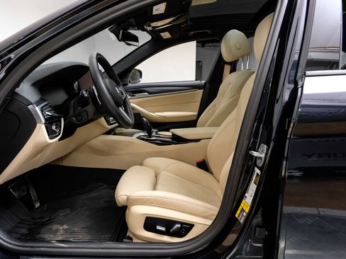 Used 2023 BMW 530e 530e iPerformance w/ M Sport Package image 4