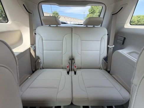 Used 2022 GMC Acadia Denali w/ Denali Ultimate Package AWD/4WD image 18