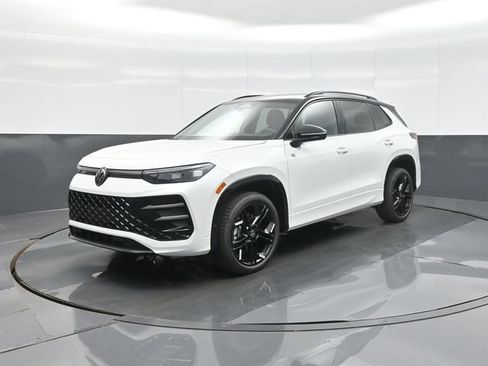 New 2026 Volkswagen Tiguan SE R-Line AWD/4WD image 3